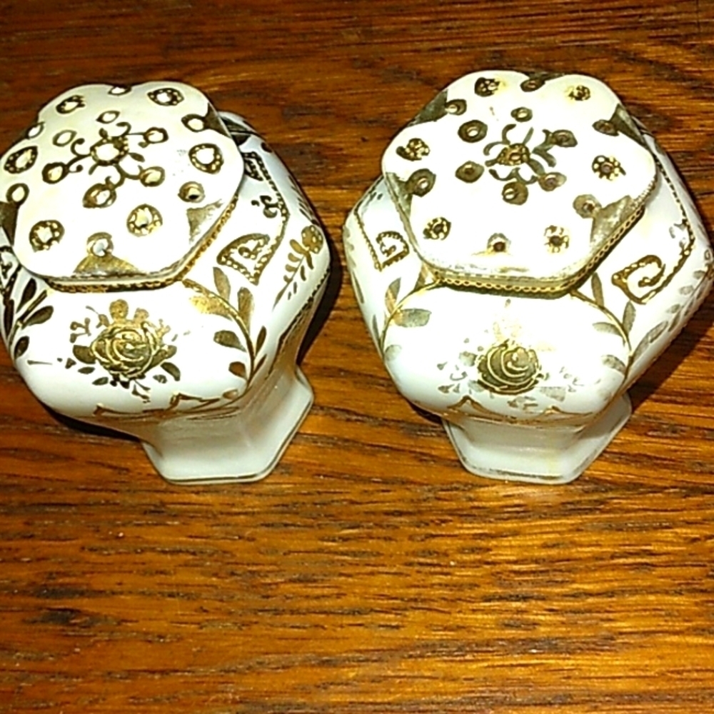 Set of VTG salt and pepper shakers